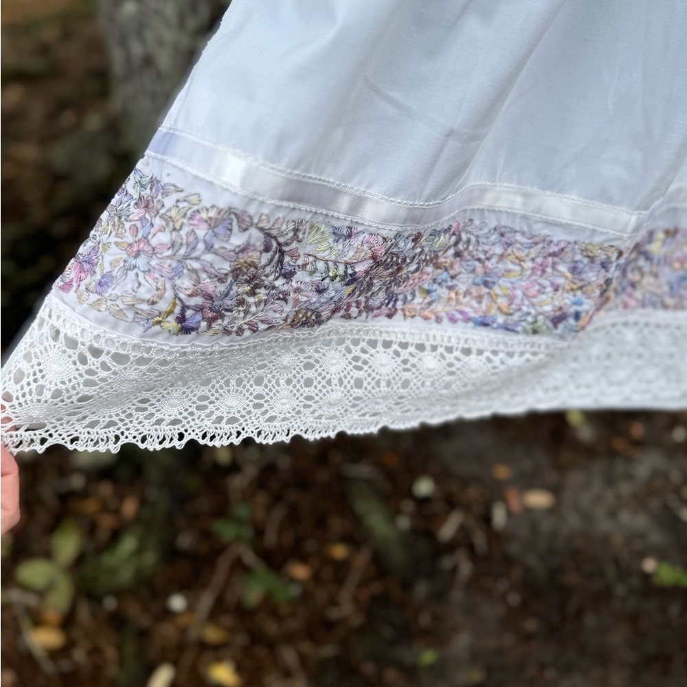 XL Vtg.Oaxaca Handmade embroidered white+purple maxi dress with crochet details. - Picture 10 of 13